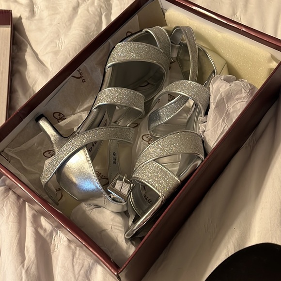 Brand new high heels, davids bridal, dyeables - Picture 2 of 5